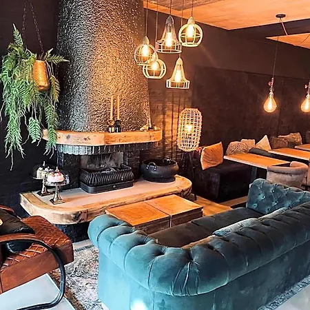 La Boutique Hotel *