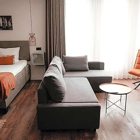 La Boutique Hotel *