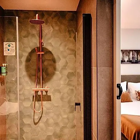 La Boutique Hotel *