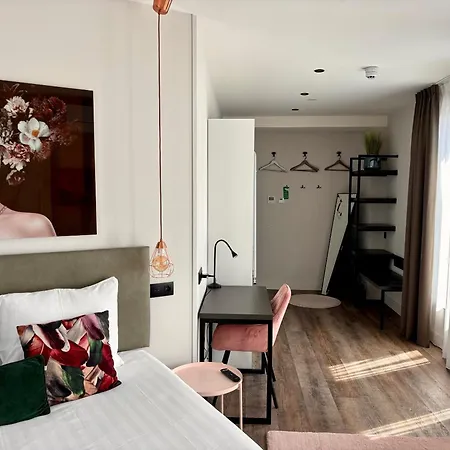 La Boutique Hotel *